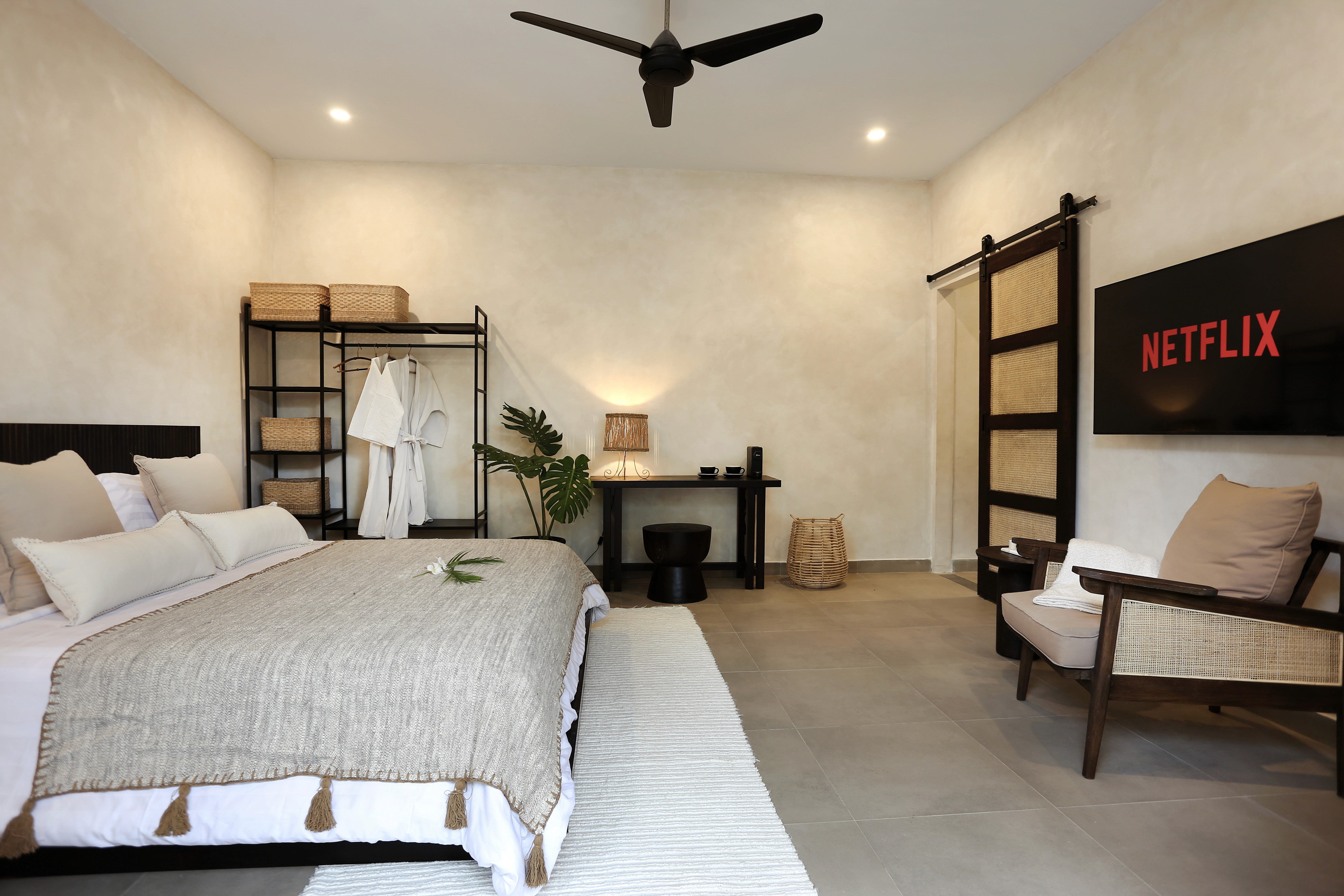 indiana-kenanga-premium-room-mana-king-bed-open-wardrobe-workspace-bali