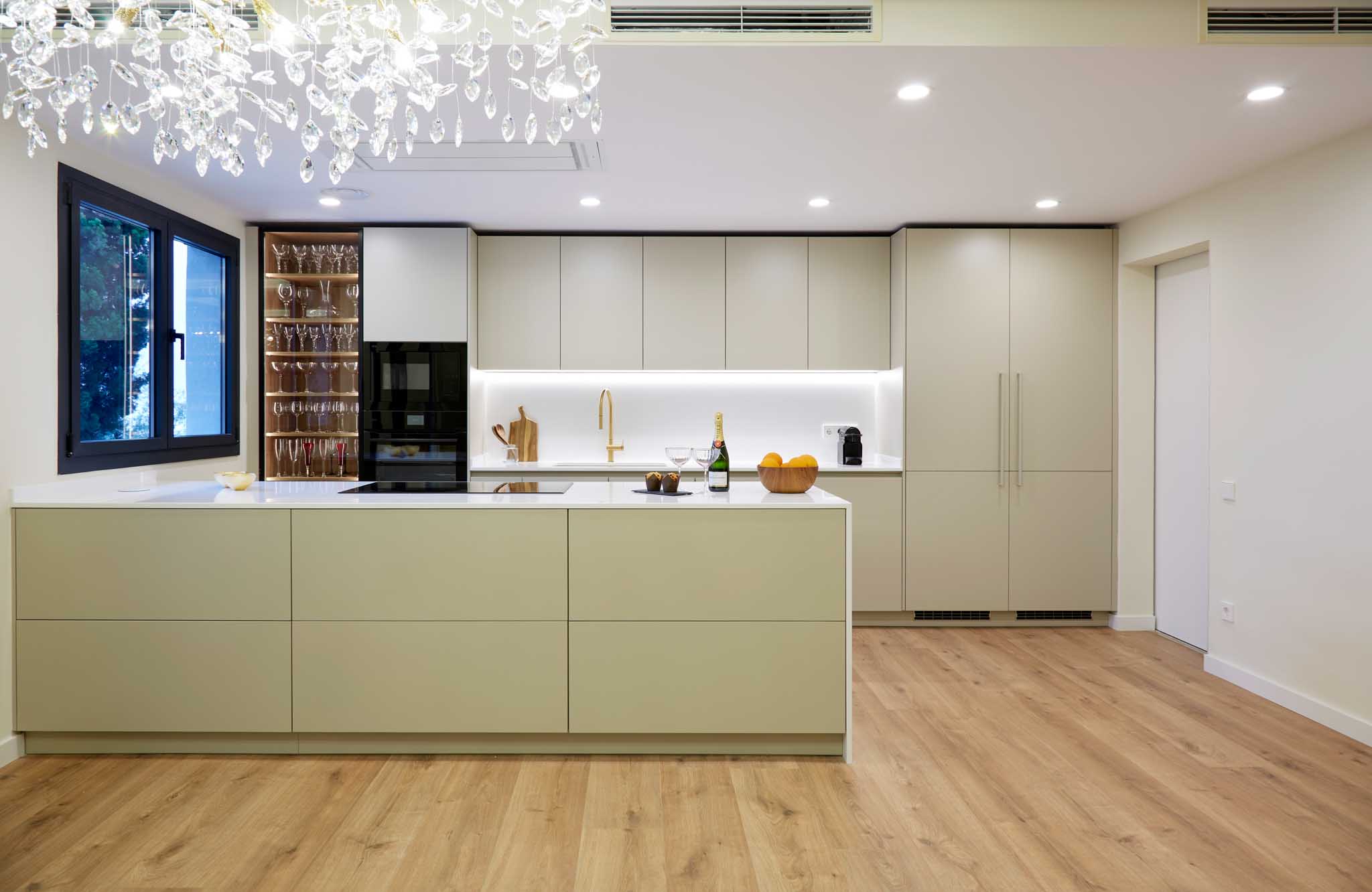 Image of Minimalist entryway