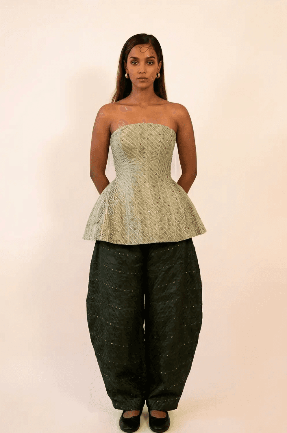 AISHA is our one-of-a-kind corset, handcrafted in-house using a pure silk saree border. 