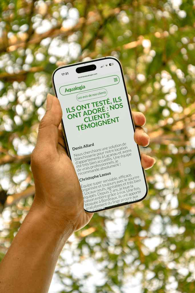 Mockup mobile Aqualogia mettant en avant la section des avis clients et les témoignages pour renforcer la confiance.