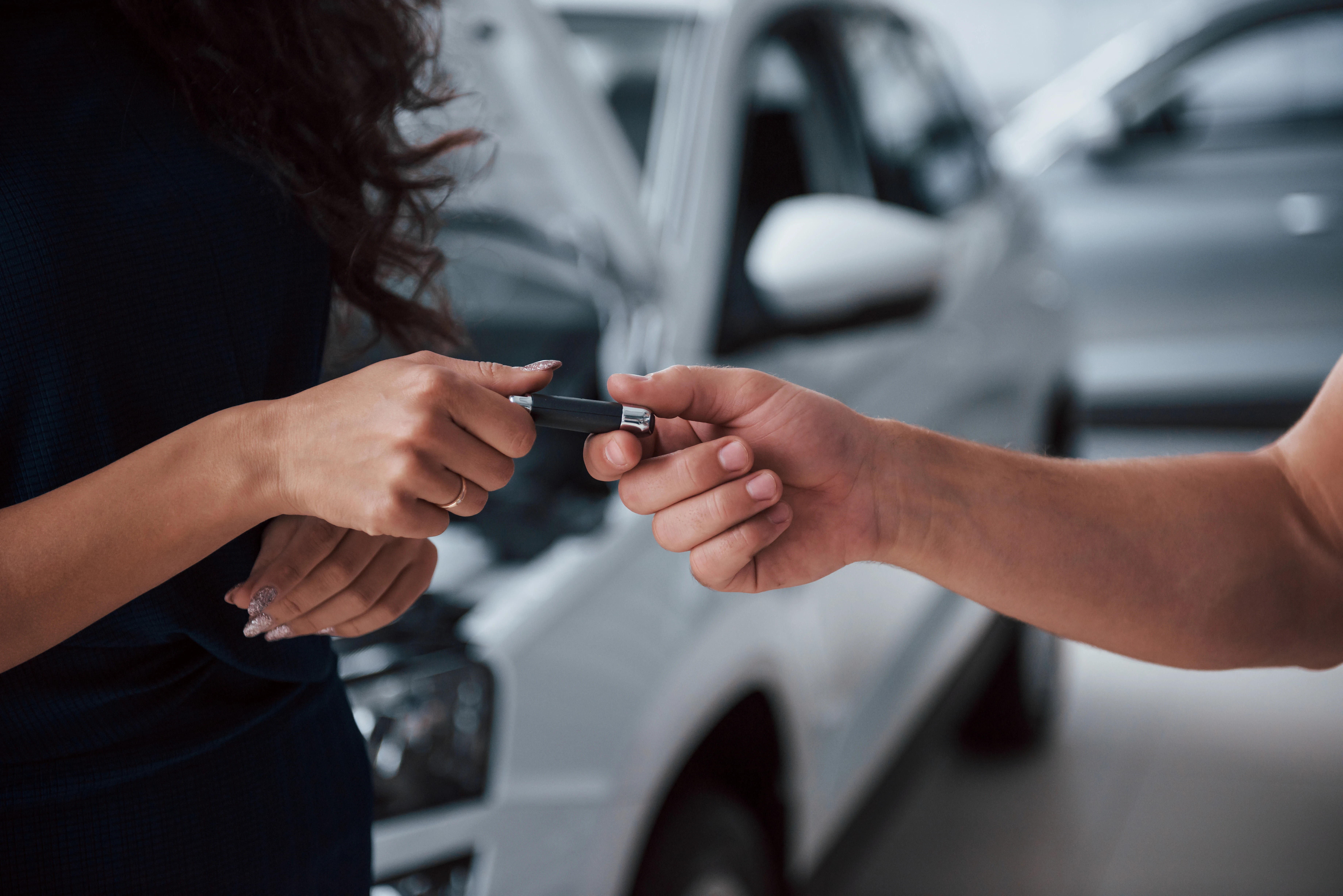 Véhicule en cours de convoyage par un chauffeur professionnel Ouii Drive