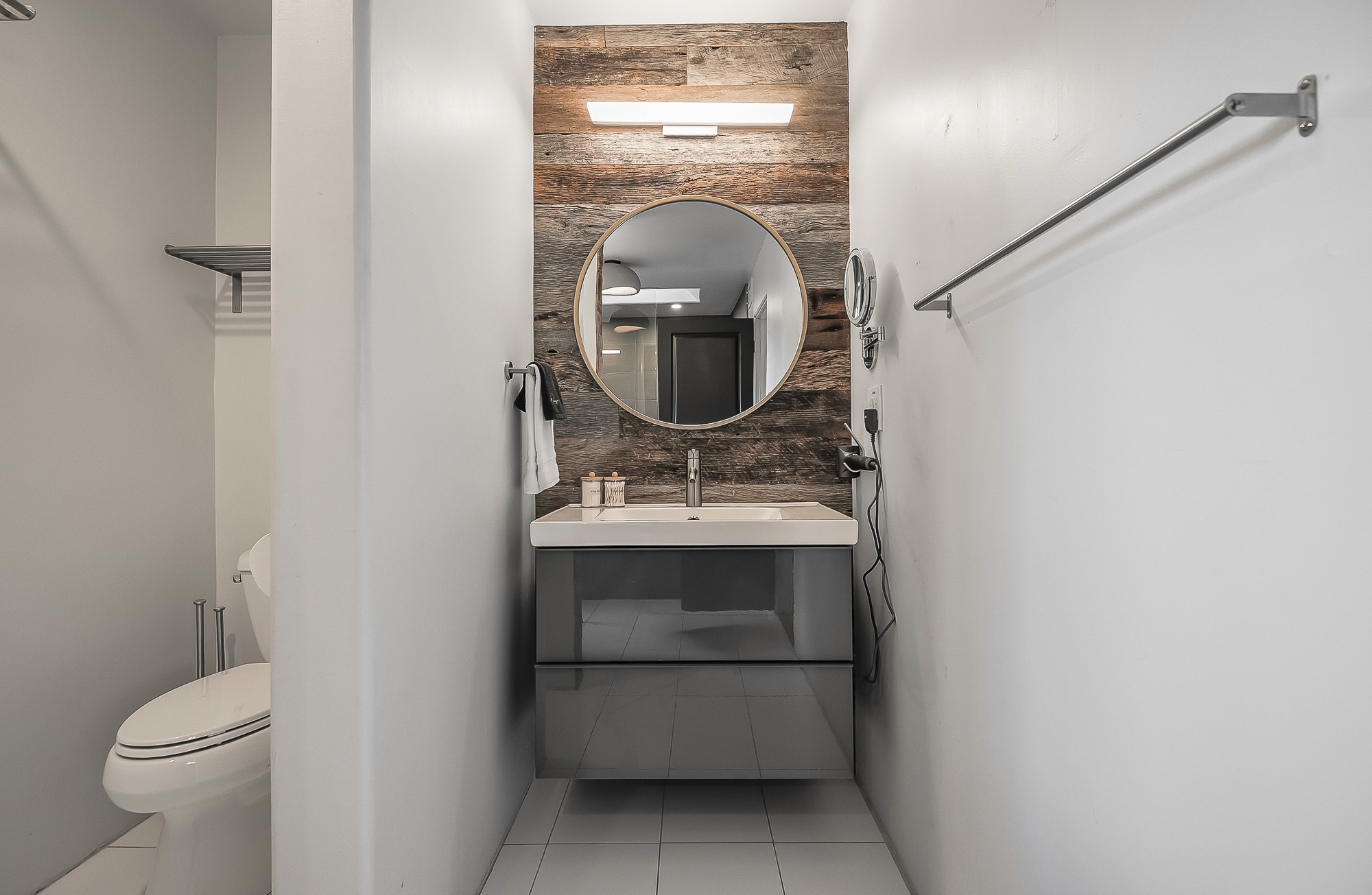 Woman aesthic photo with sunshine