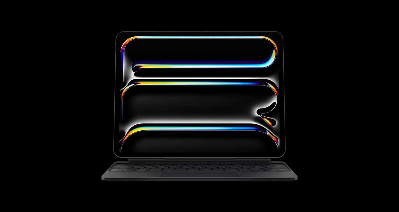 Clario cashflow overview card displaying income and expense trends over the past 7 days with a line chart.