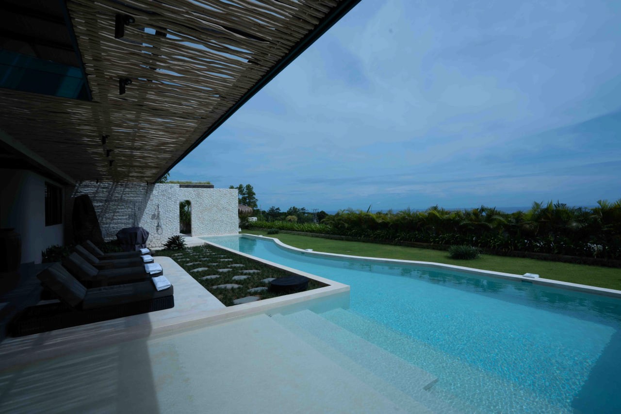 4-bedroom freehold villa with ocean views in Pecatu, Bukit