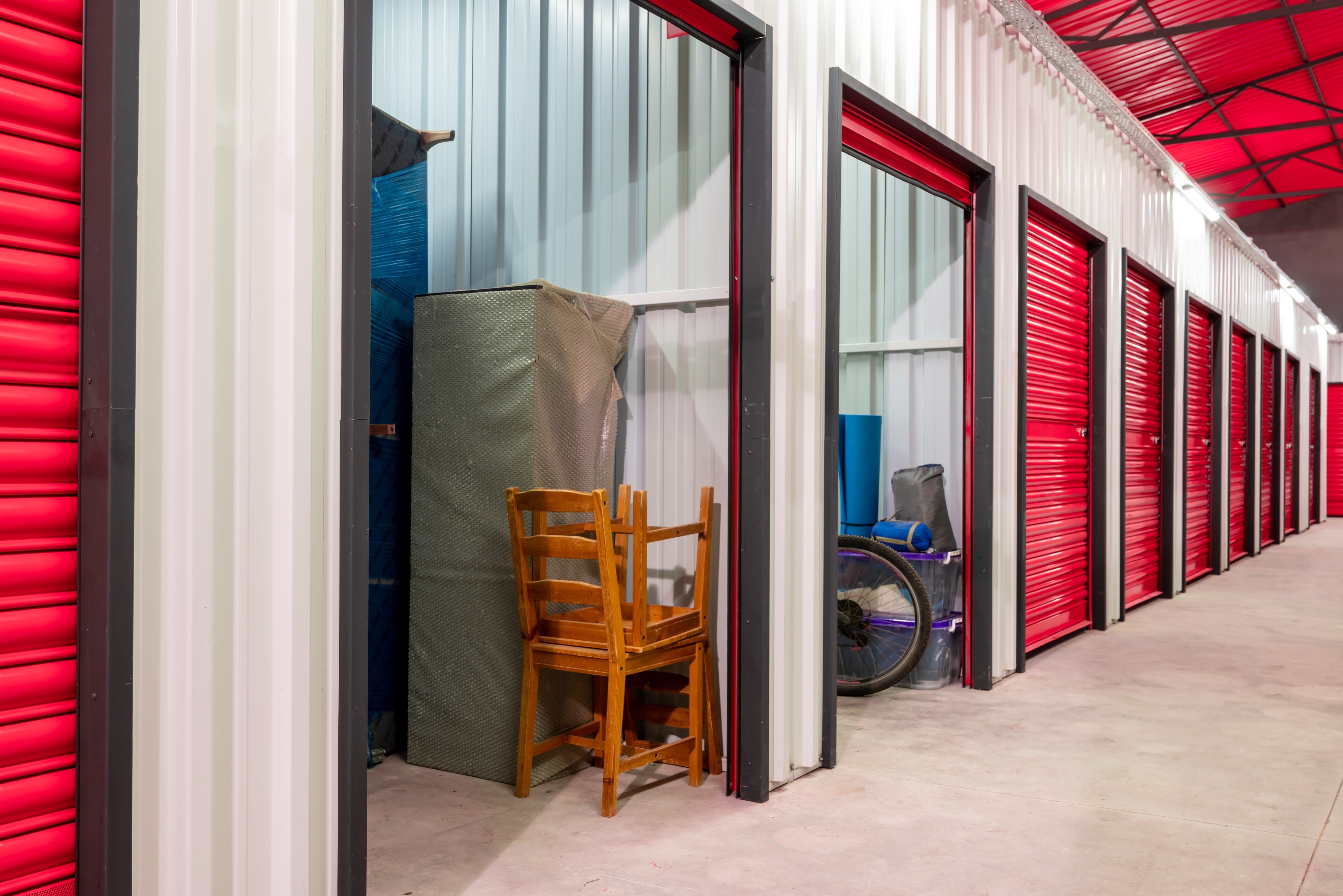 A self storage unit as one of the best storage hacks for small spaces by ARENA Storage