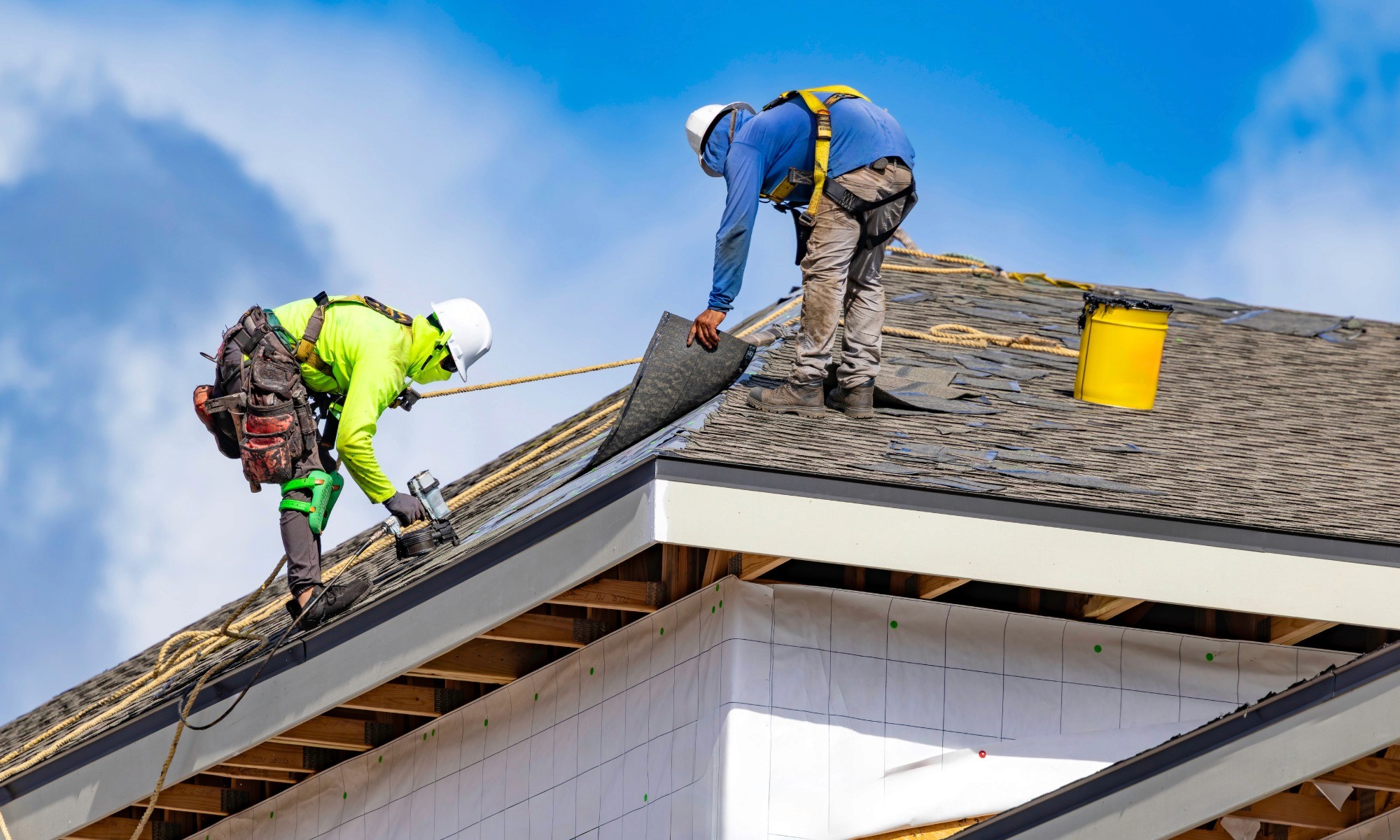 florida roofers working on roof