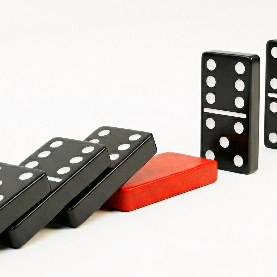 Image of a domino raceway that failed to complete.