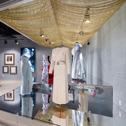 戴安娜王妃与皇室：展览