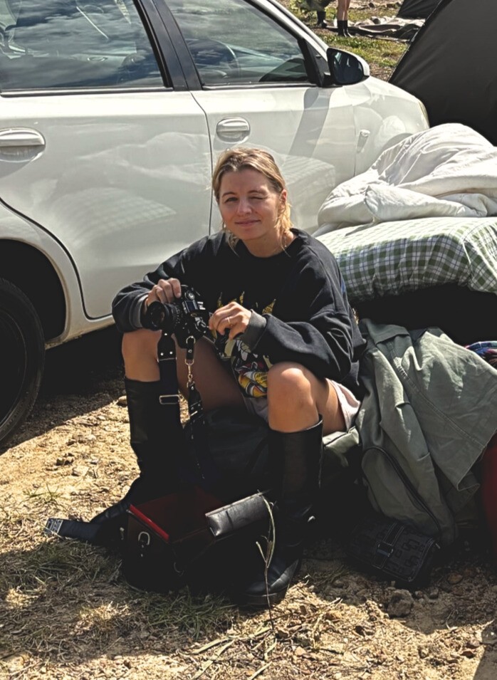 a blurry photo of a woman in a white shirt