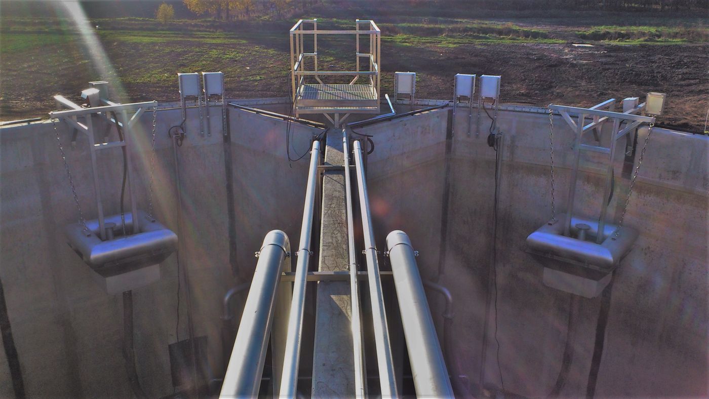 Round SBR tank with twin BIODEC decanters at the Székkutas municipal wastewater treatment plant, Hungary