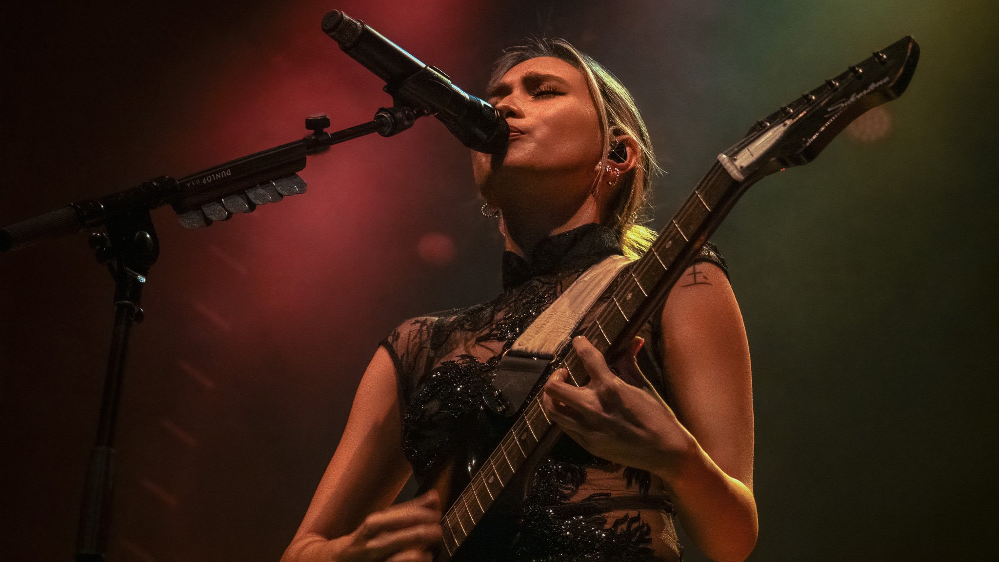 NIKI Performs at The Vic In Chicago