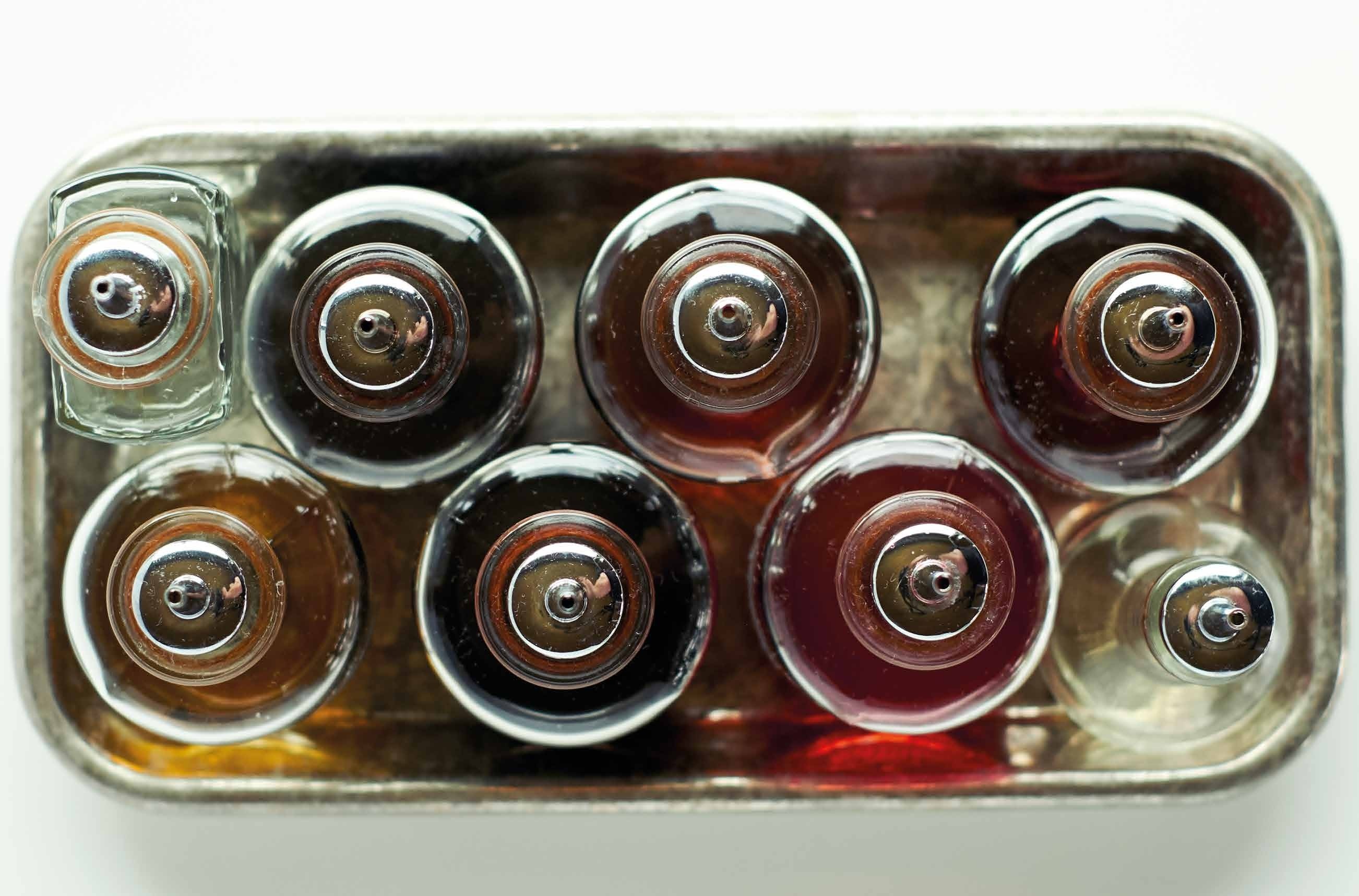 Weinflaschen aus der Vogelperspektive im Schöllmanns in Offenburg