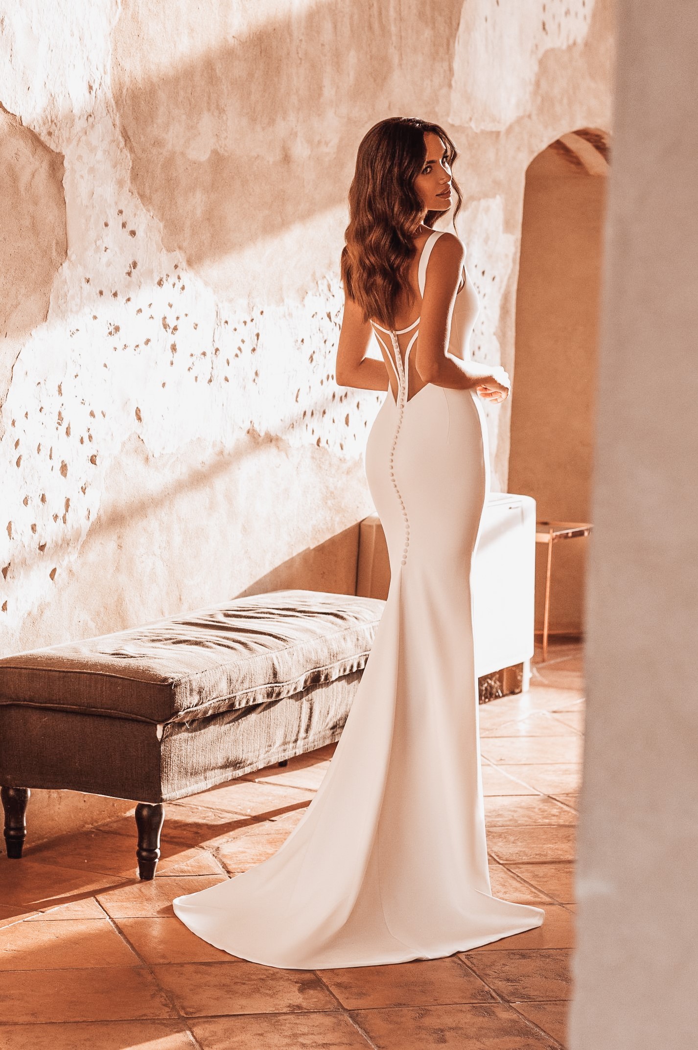 Rückenfreies Hochzeitskleid mit Spitzendetails