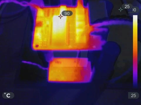 Thermal image during the 85°C high-temperature test, board surface around 90°C