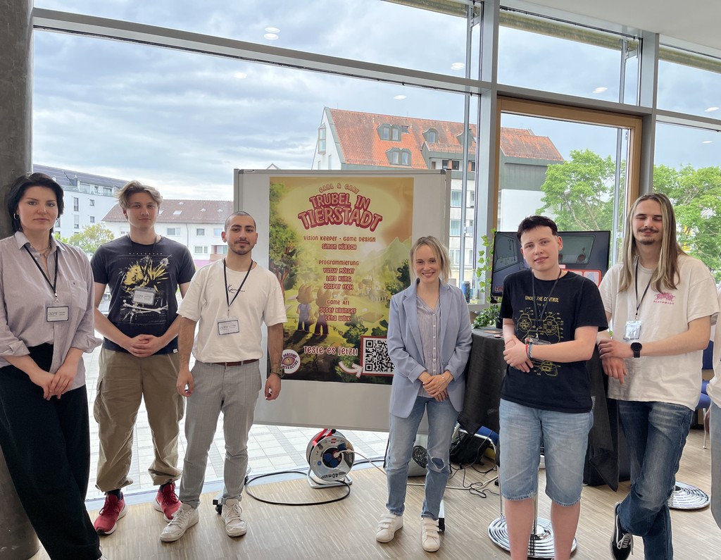 Deus Draconis Interactive presenting Carl und Cari: Trubel in Tierstadt at a teachers convention