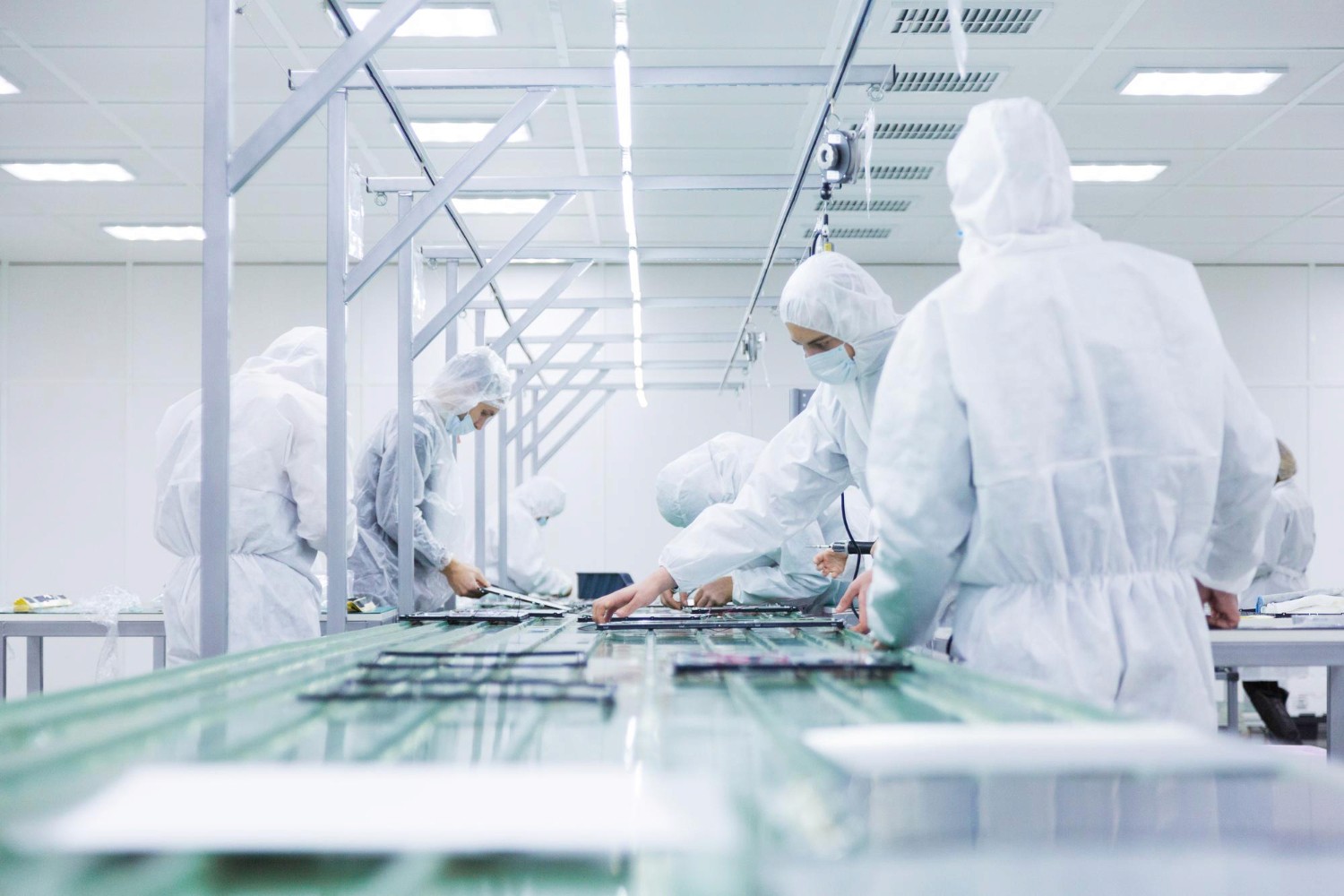 高科技電子零件廠ISO 5級無塵室設計及防靜電工程成功案例，大幅提升良品率 | High-tech Electronics Factory ISO Class 5 Cleanroom Design & Anti-static Engineering Case