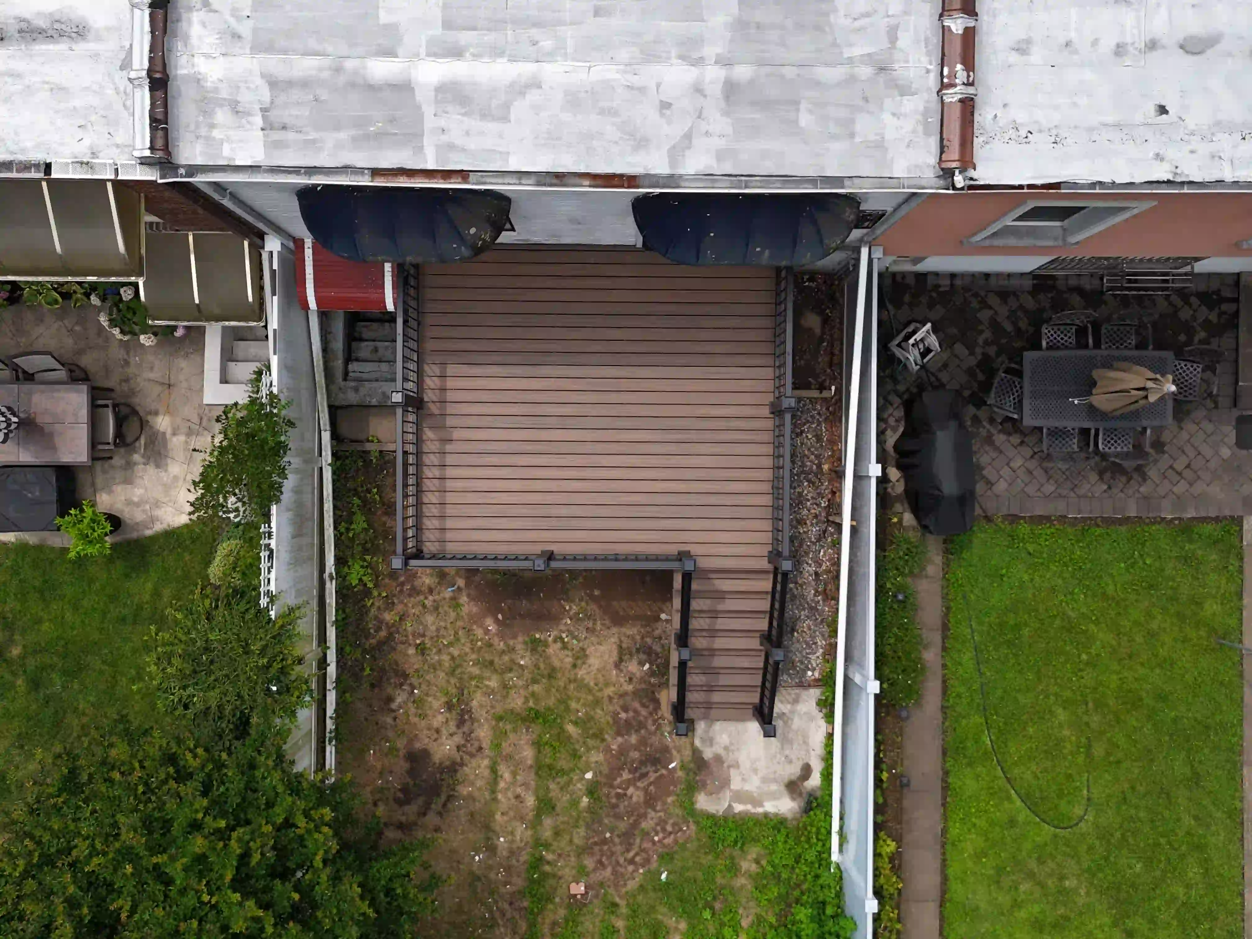A birds eye view of Trex Toasted Sand deck in Queens comleted by Jewel Construction