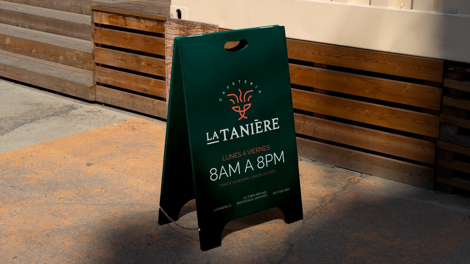 Símbolo gráfico inspirado en un león minimalista, diseño de logotipo moderno