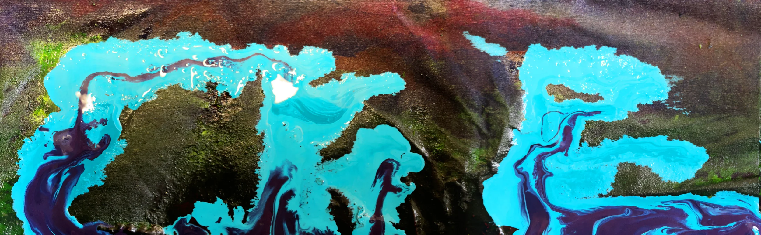 macchie di tinte colorate