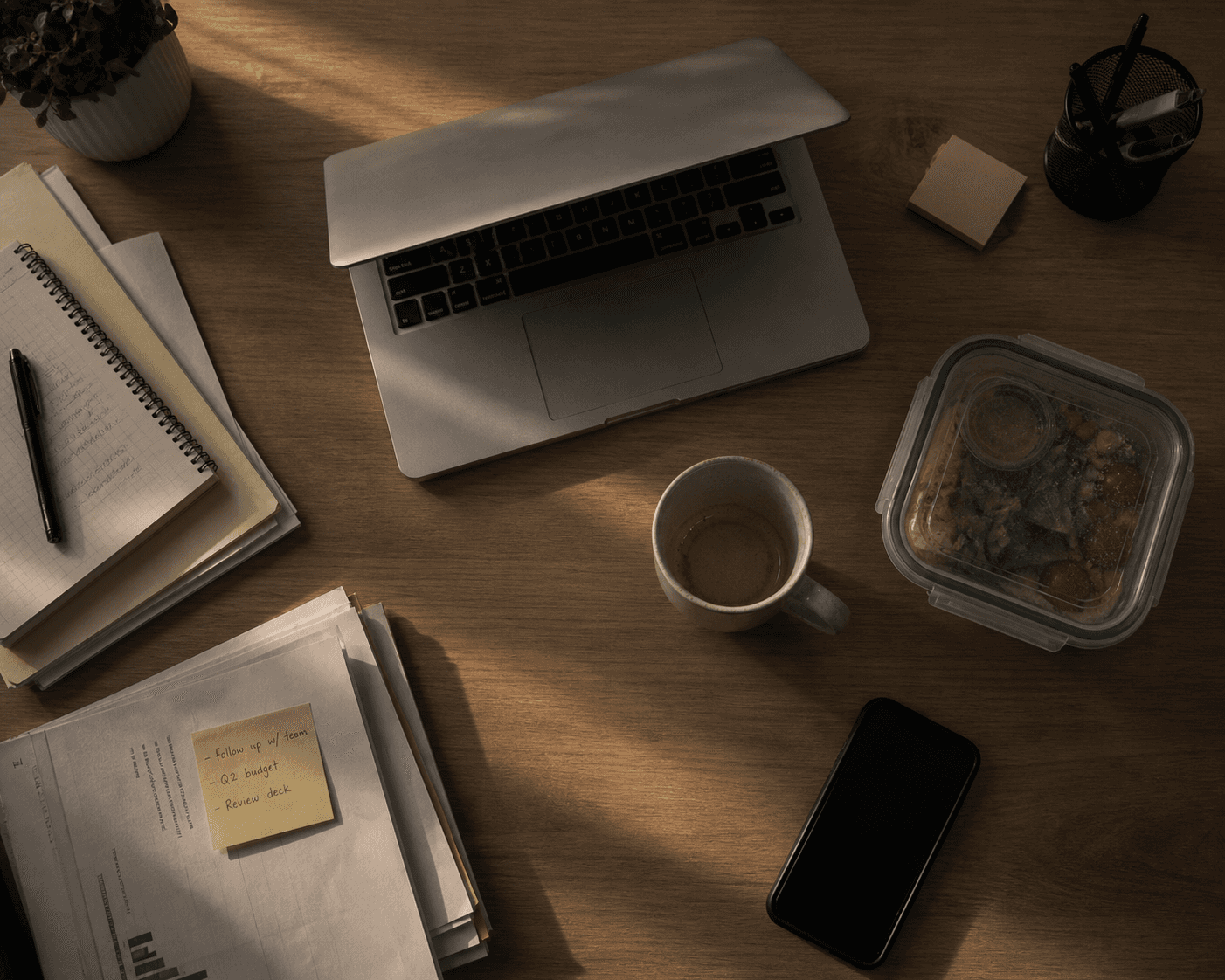 Work desk with untouched lunch — how burnout affects eating habits and food choices