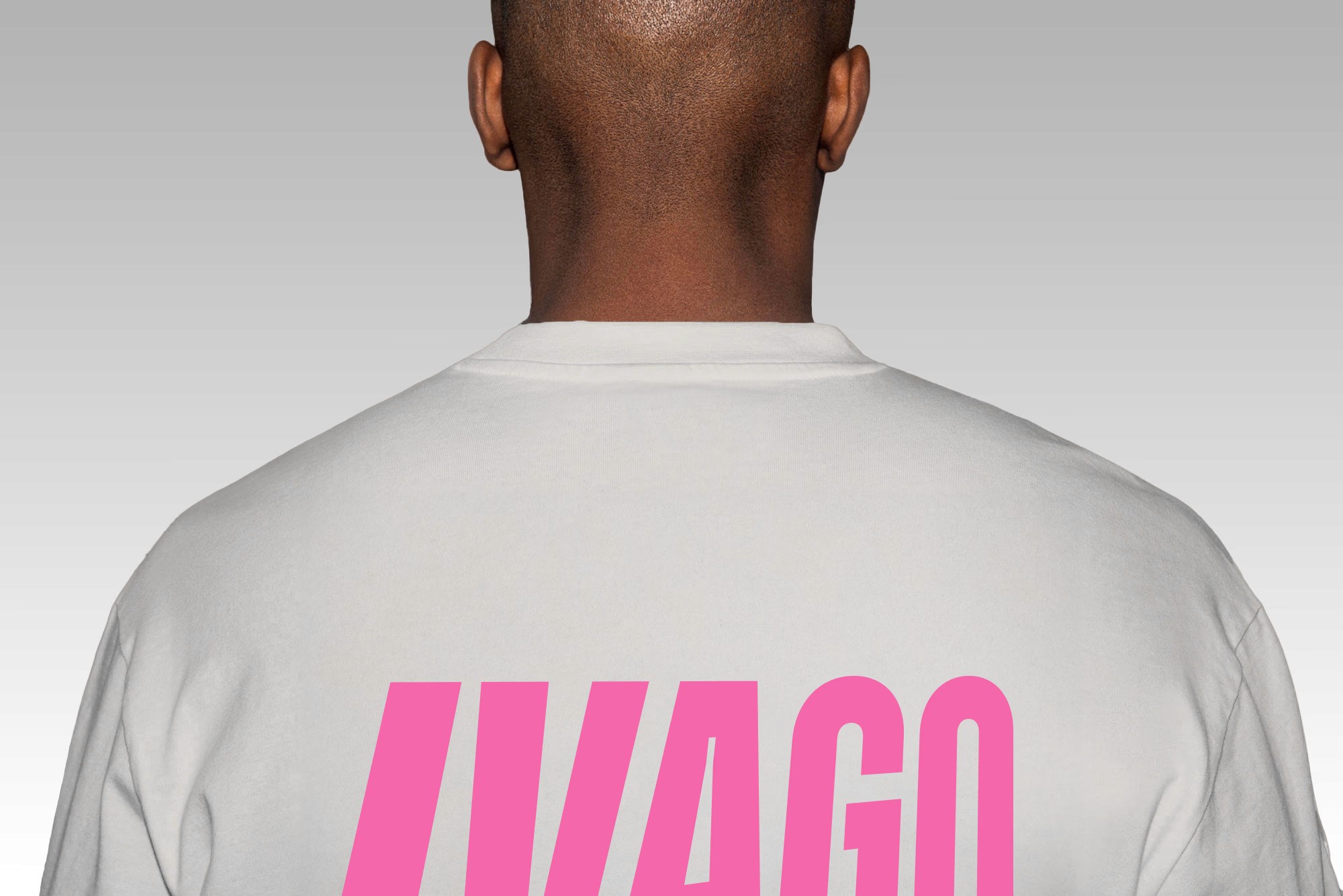 ivago man in tshirt merchandise gemaakt door ndm branding mockup