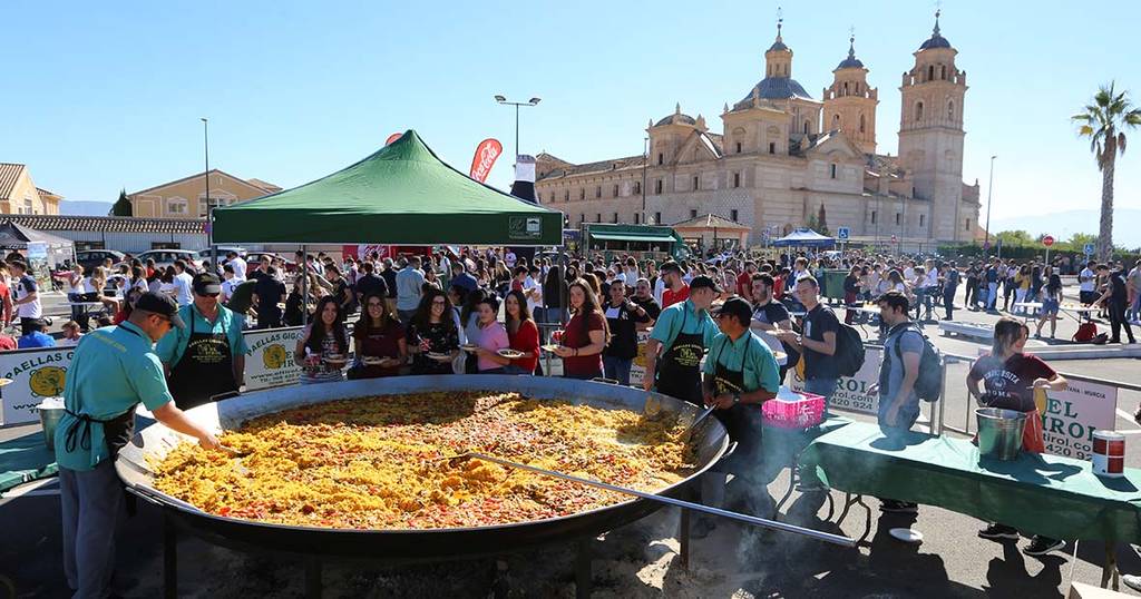 Players of the UCAM International Football Team walking around the university campus before a training session | UCAM Catholic University of Murcia