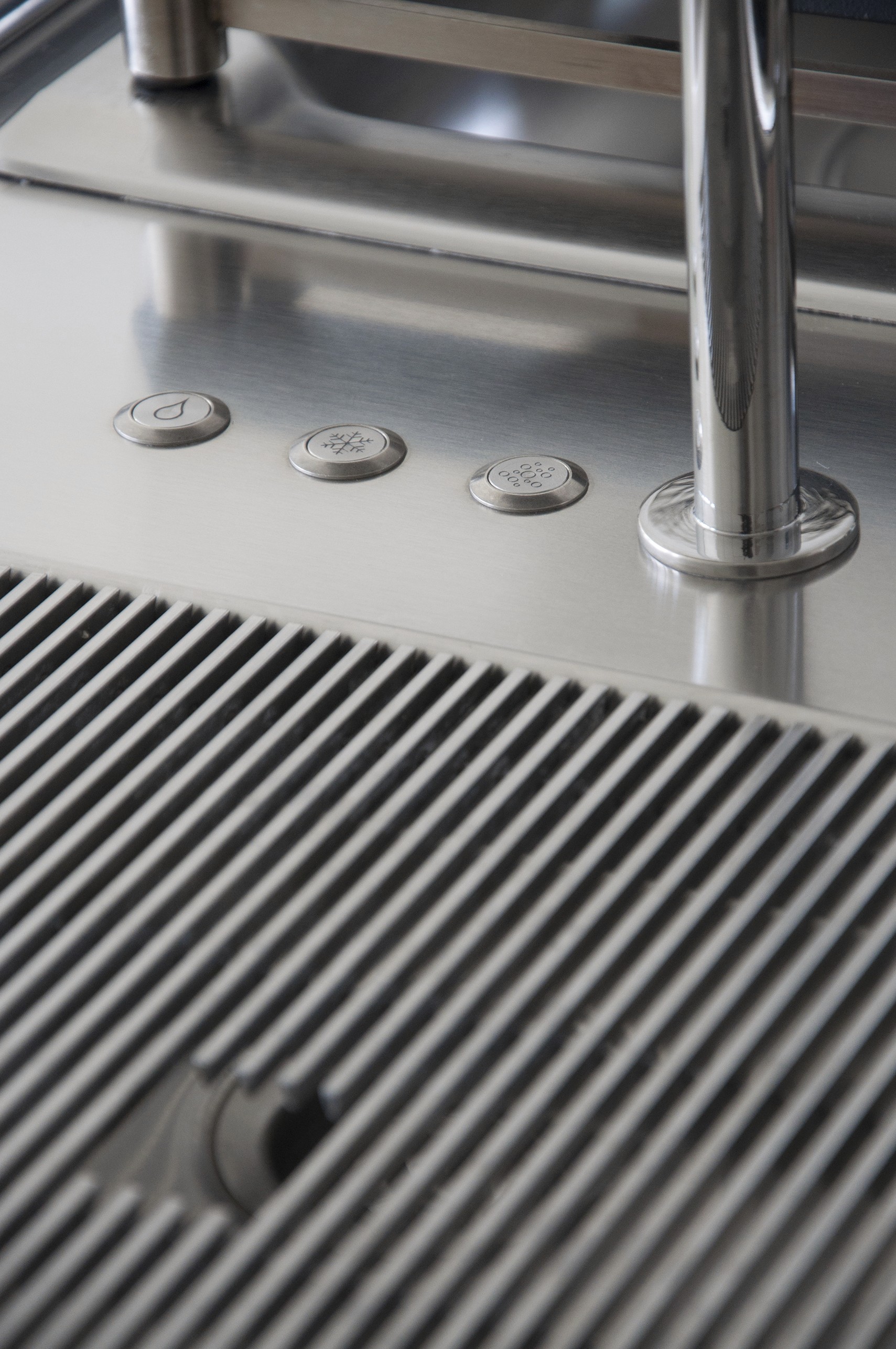 dettaglio pulsanti acqua cucina