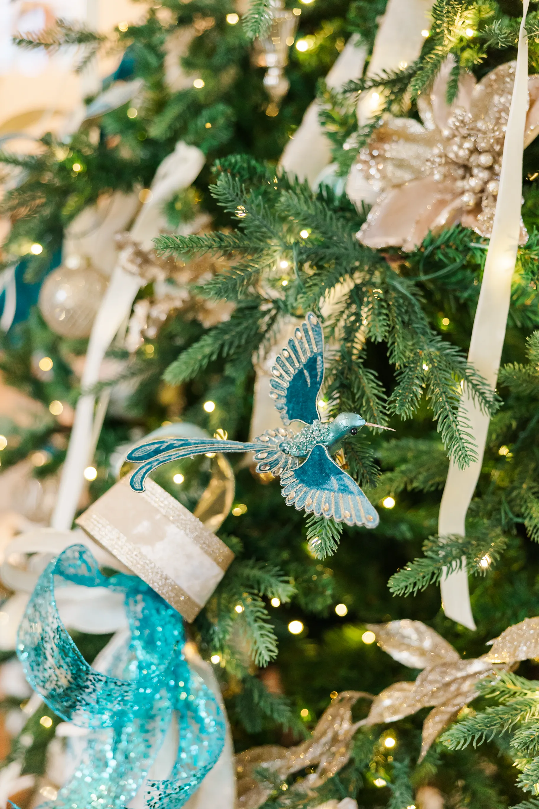 Luxury table setting by Sarah Overall Events with pink embroidered napkins, gold-rimmed plates, floral arrangements, and personalized menus in Shreveport.