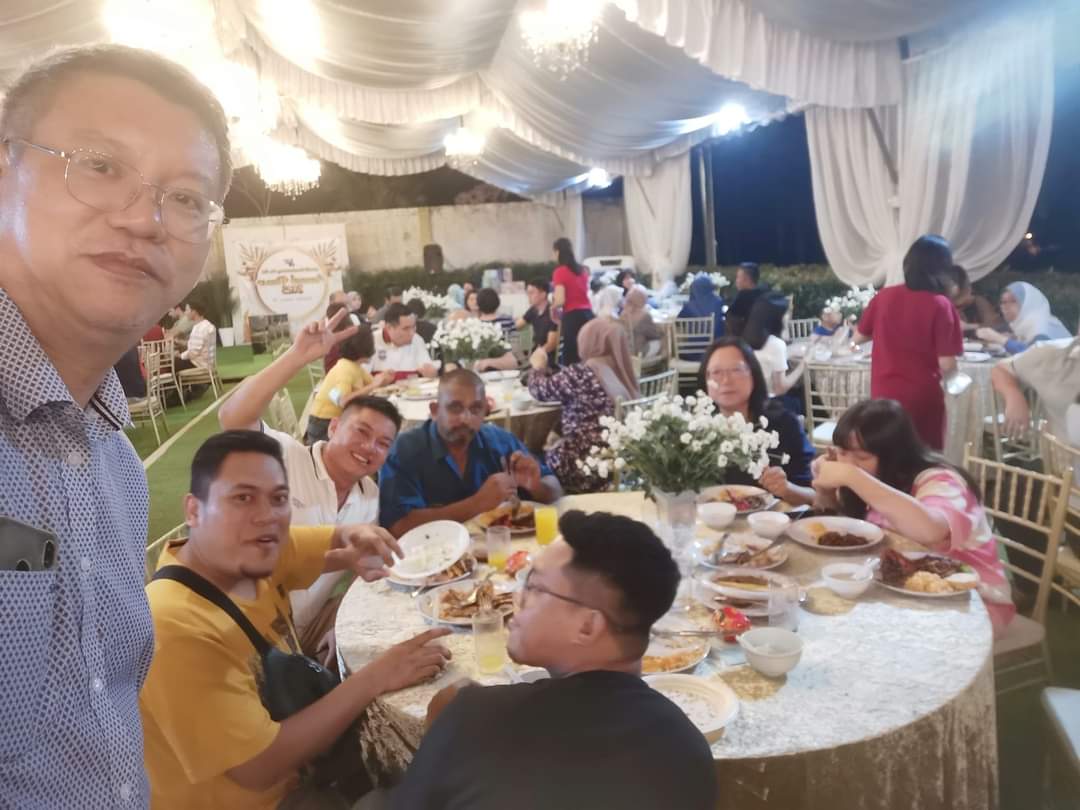 Autofill staff and partners dining together at the Annual Dinner 2023, celebrating industrial partnership.