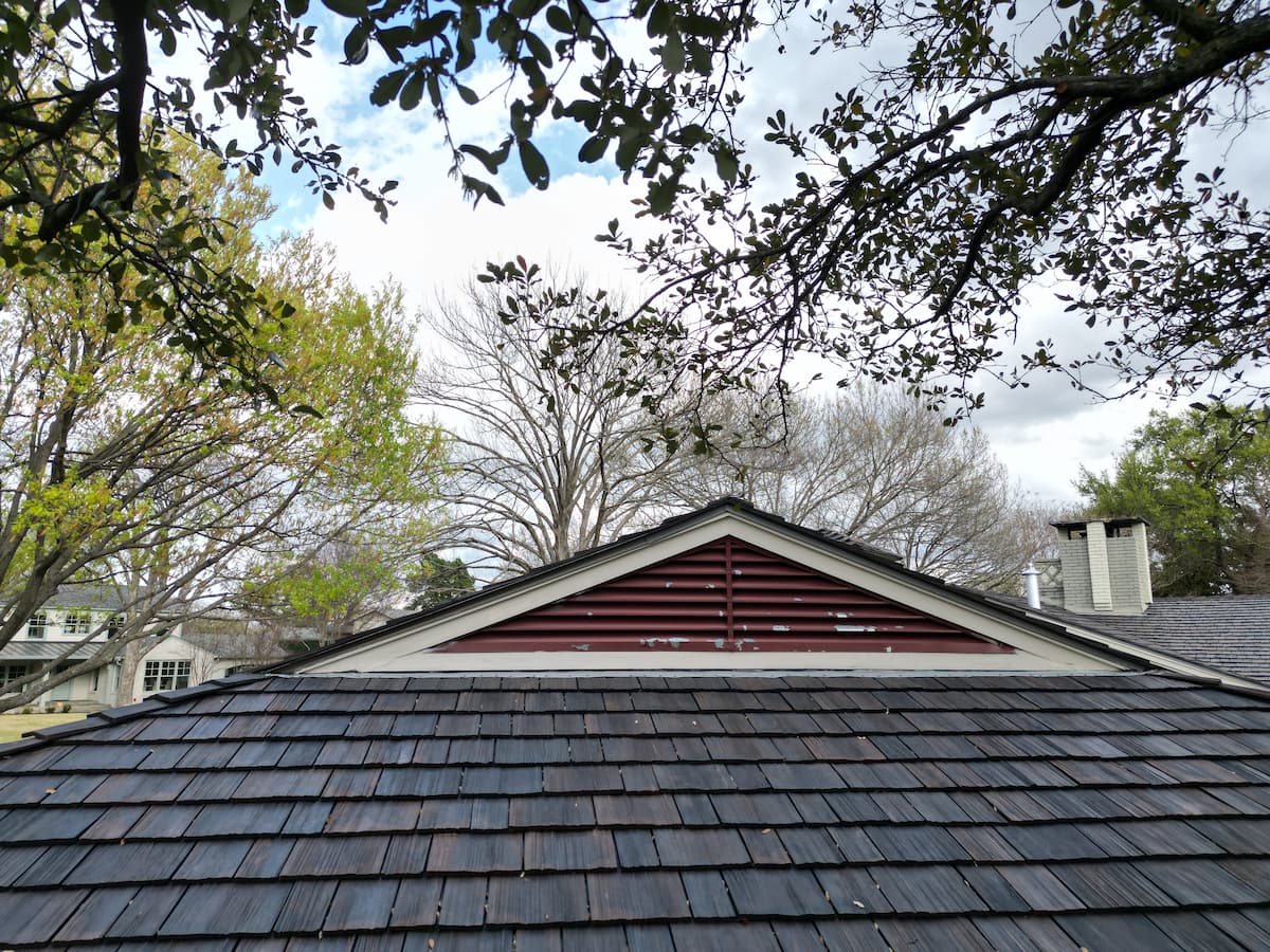 Side of home in Kessler Parkway