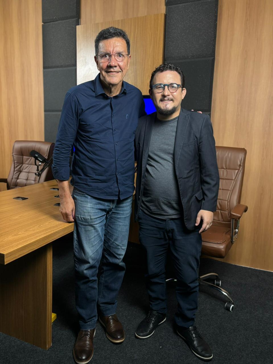 Edward Madureira, ao lado do jornalista Domingos Ketelbey