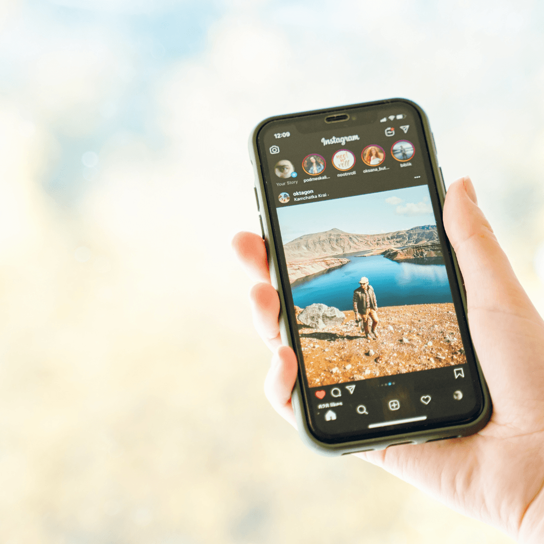 Content creator scheduling Instagram carousel post.