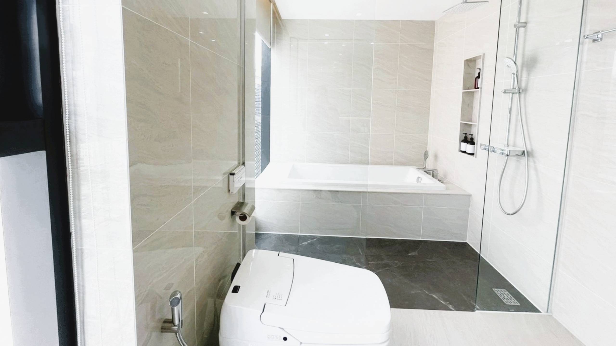 Executive Apartments Pet-Friendly Penthouse 1 4