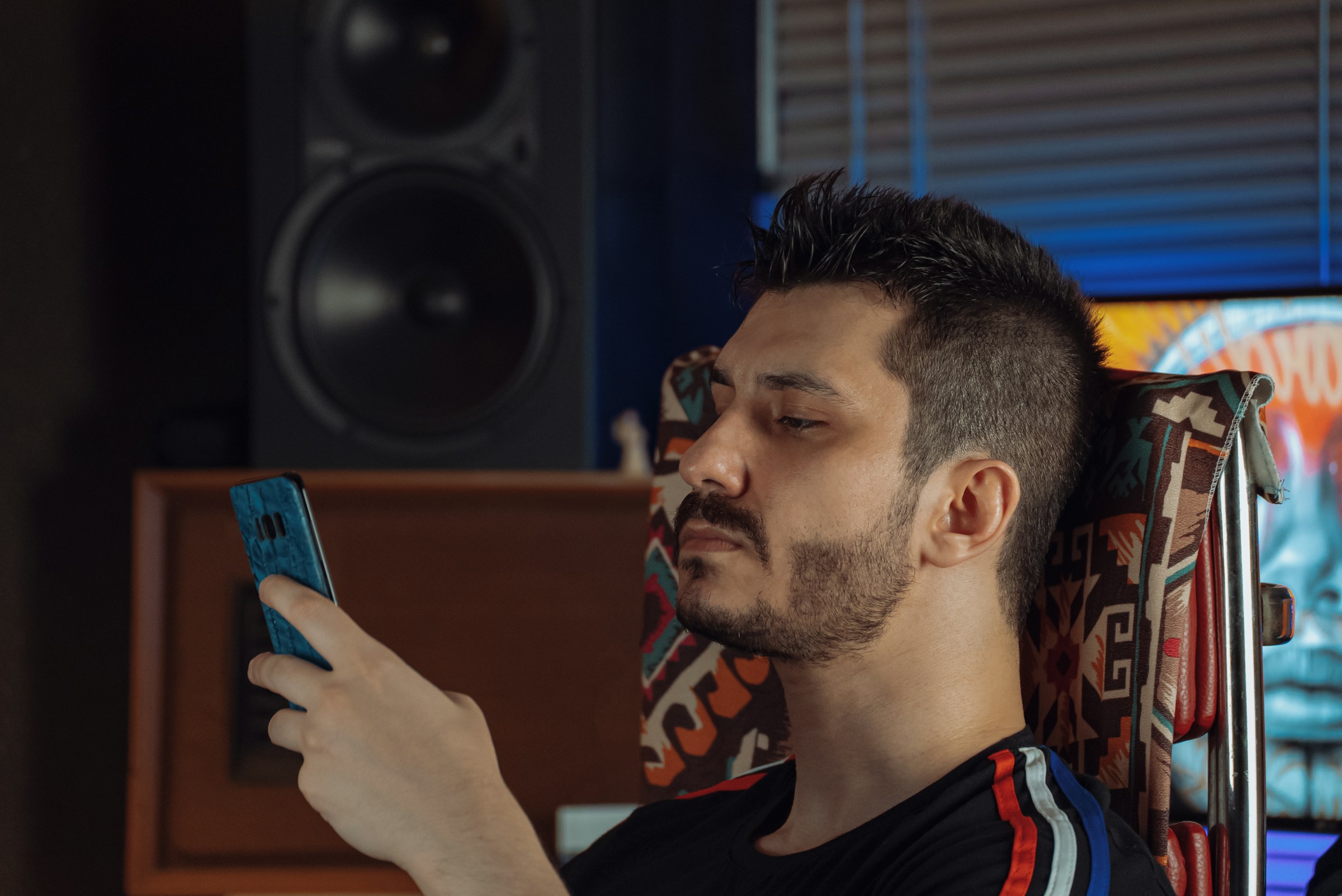 man using music apps - How To Make Rap Music On A Phone