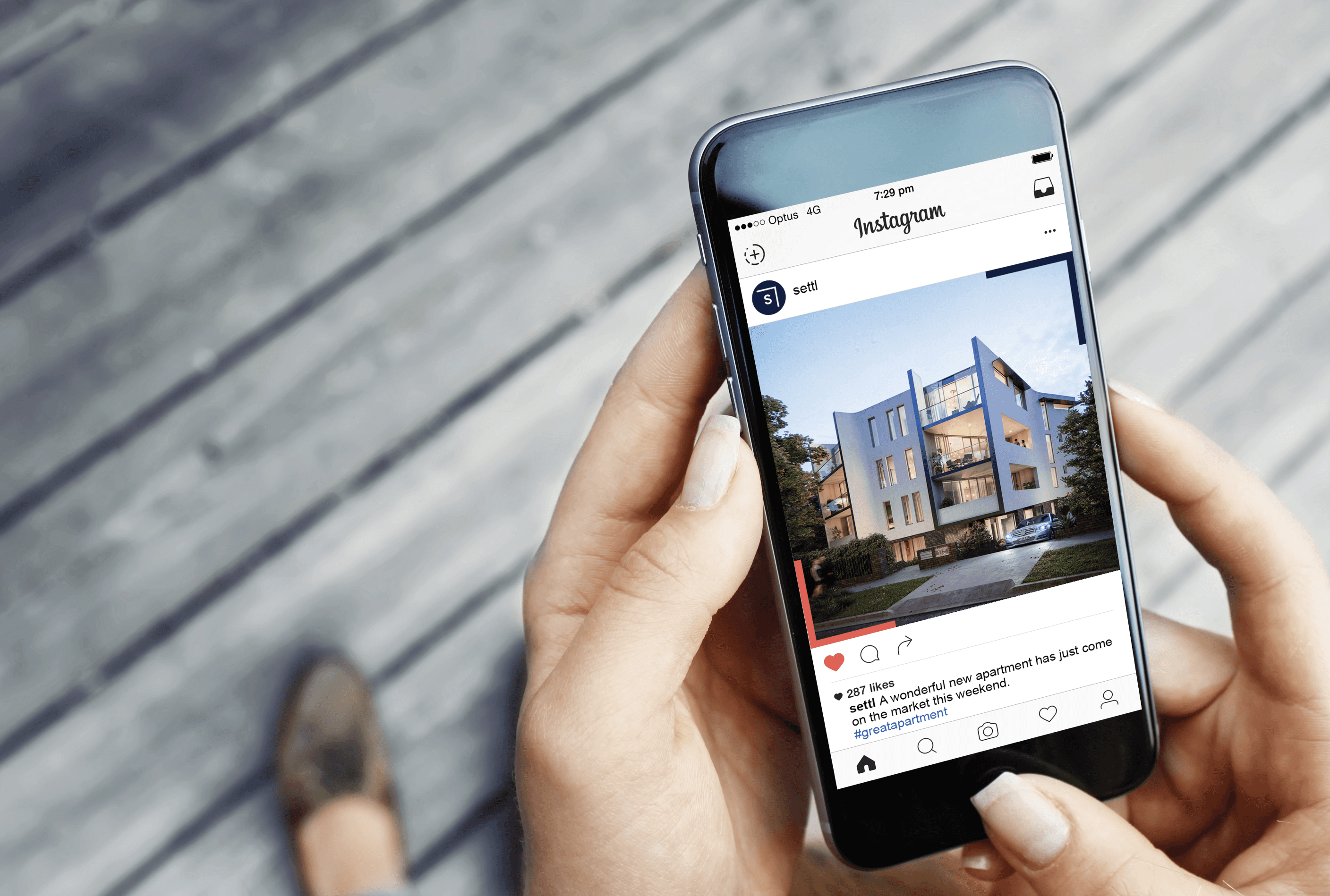 Homescreen with open bottom drawer