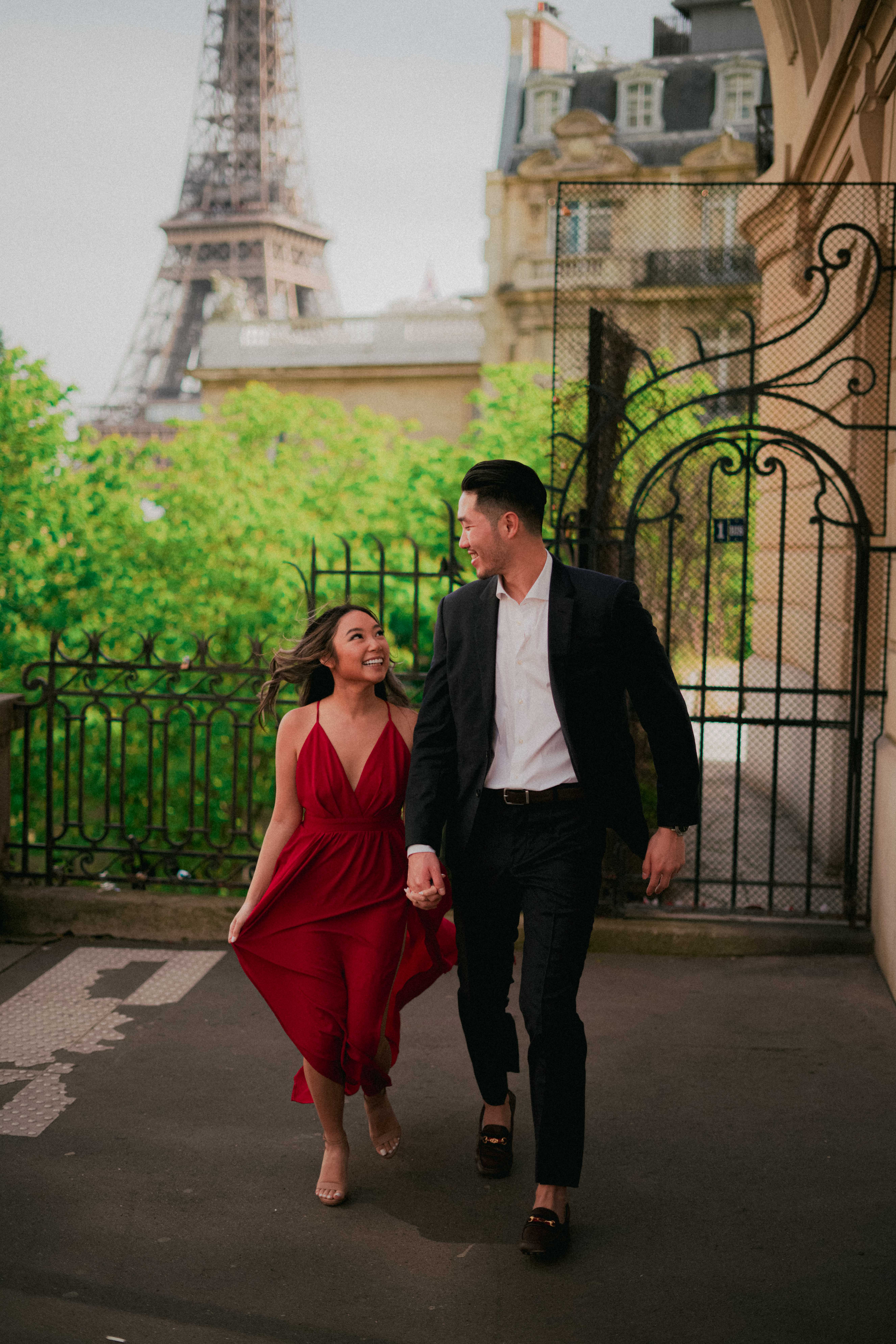 Paris Photographer - LeParisPro. Weddings, engagements, proposals, lifestyle and fashion photoshoots.