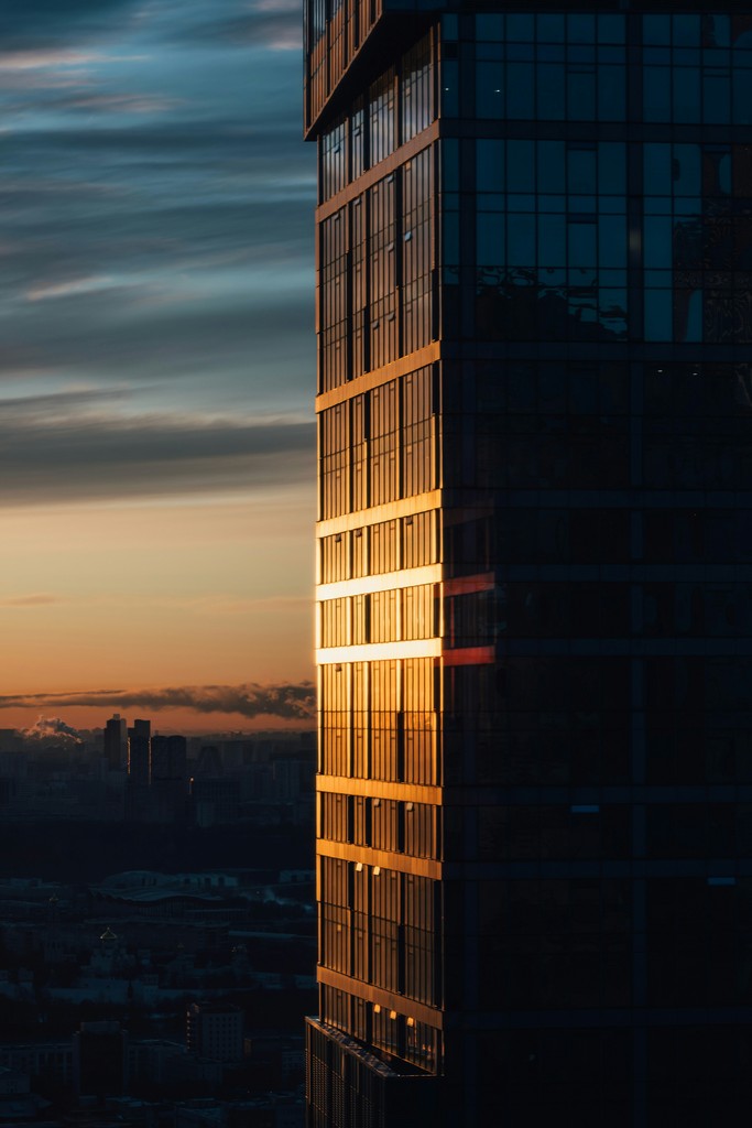 Real-World Assets are the next adoption cycle (Pavel Gromov / Unsplash)