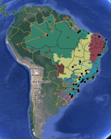 Mapa da América do Sul com os biomas brasileiros e pontos que marcam jardins botânicos