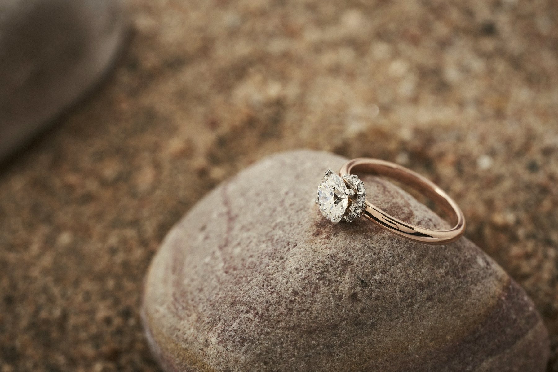 The finished solitaire on a pebble