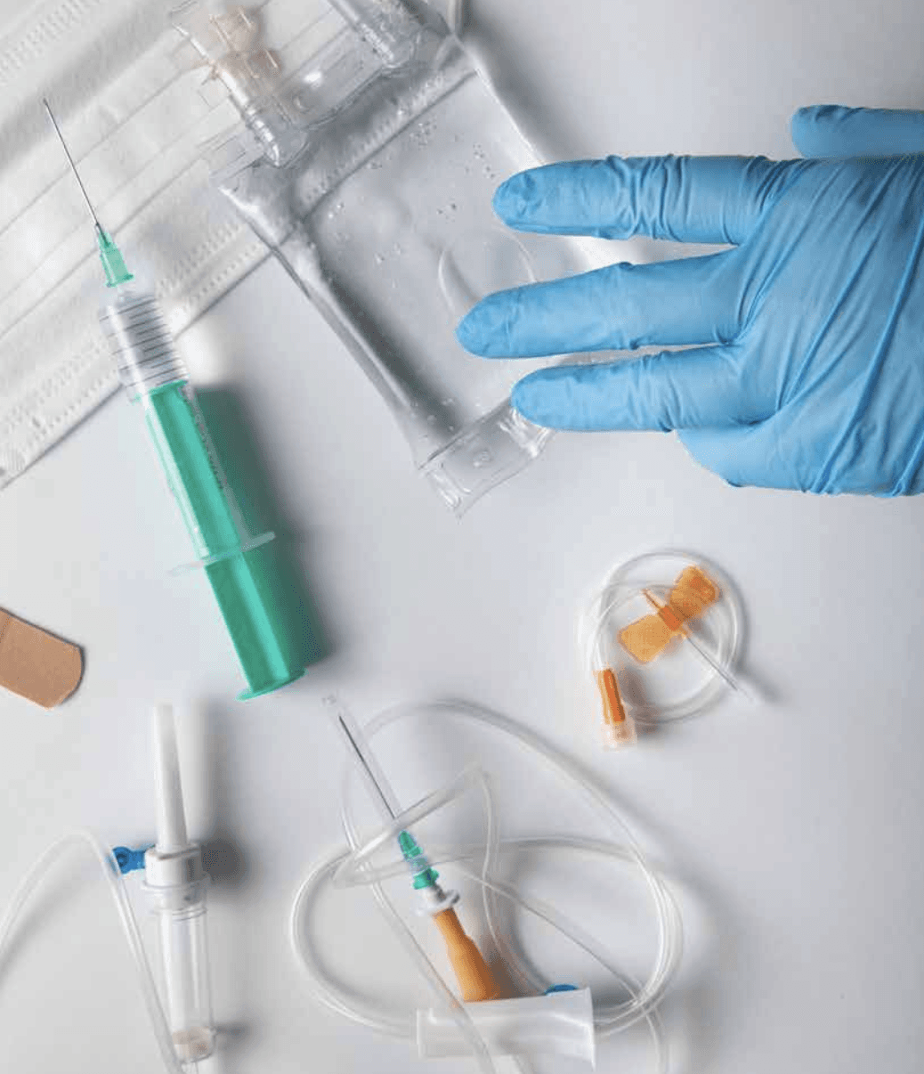 a blurry photo of a white background