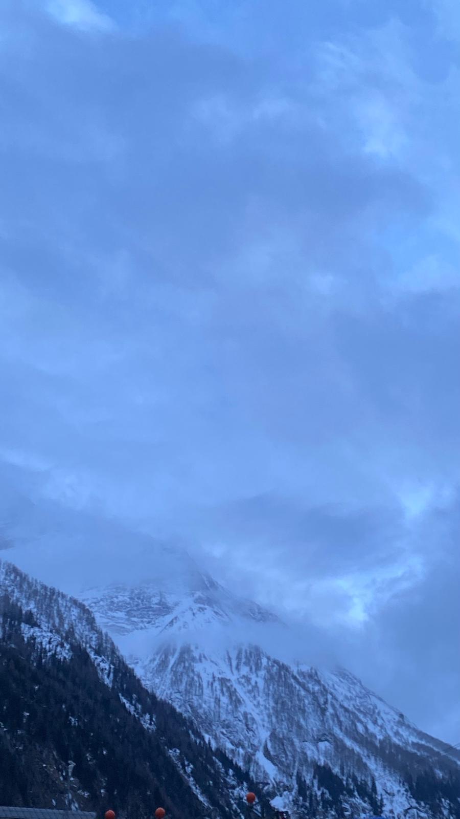 Bergwanderung zu einer Hütte in den Alpen