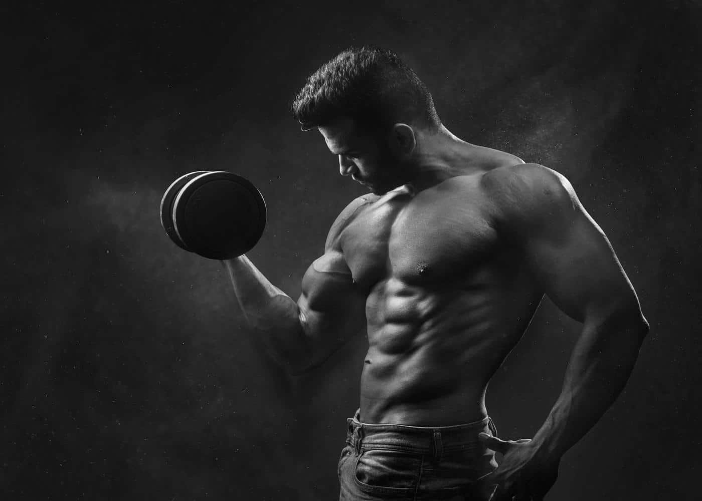 Creatine gummies benefits - B&W image of man lifting a dumbbell