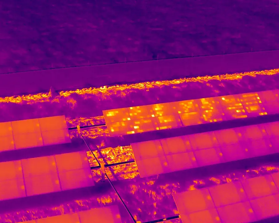 Thermal image: checkerboard of hot cells across neighboring panels