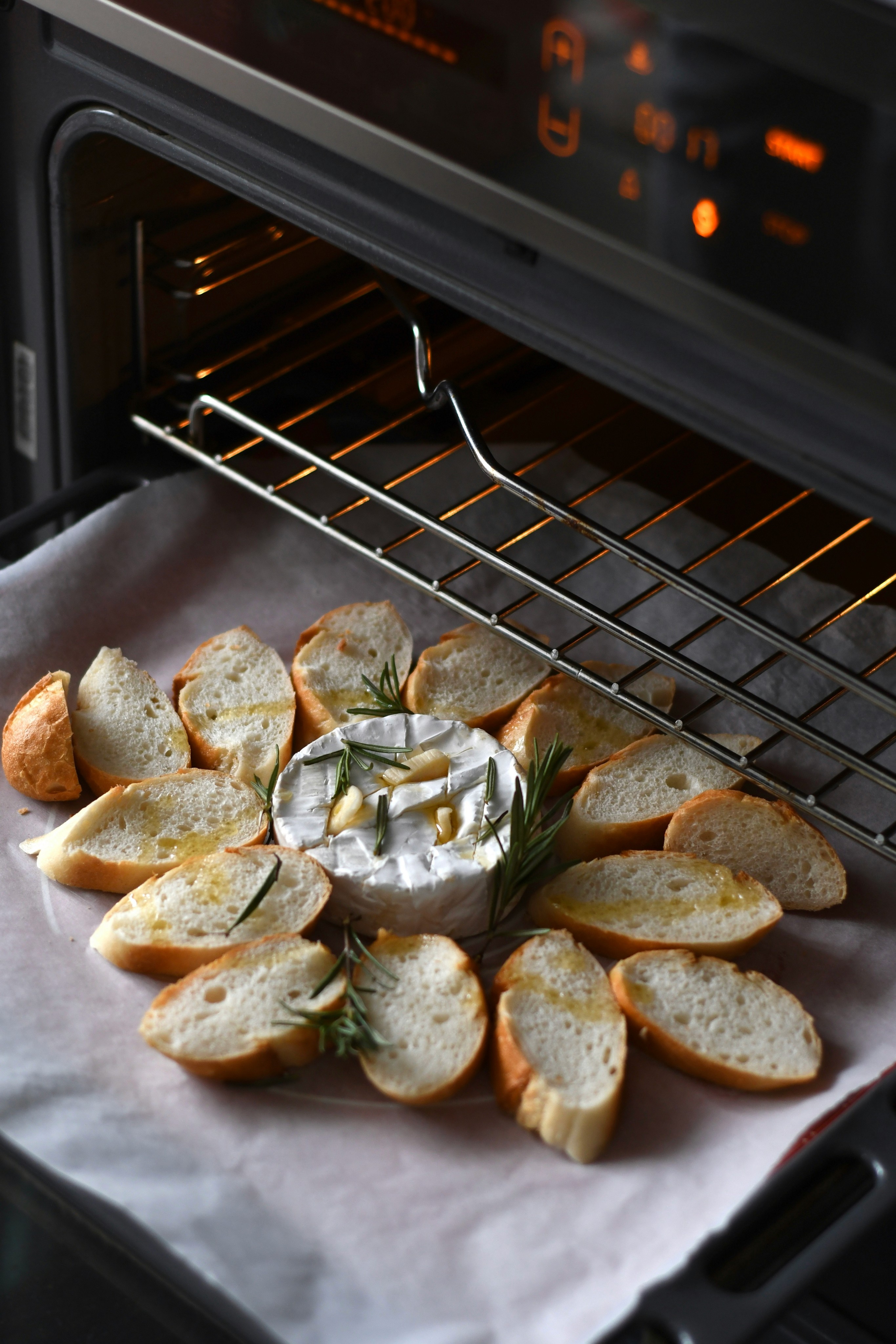 Garlic Herb Pull-Apart Bread