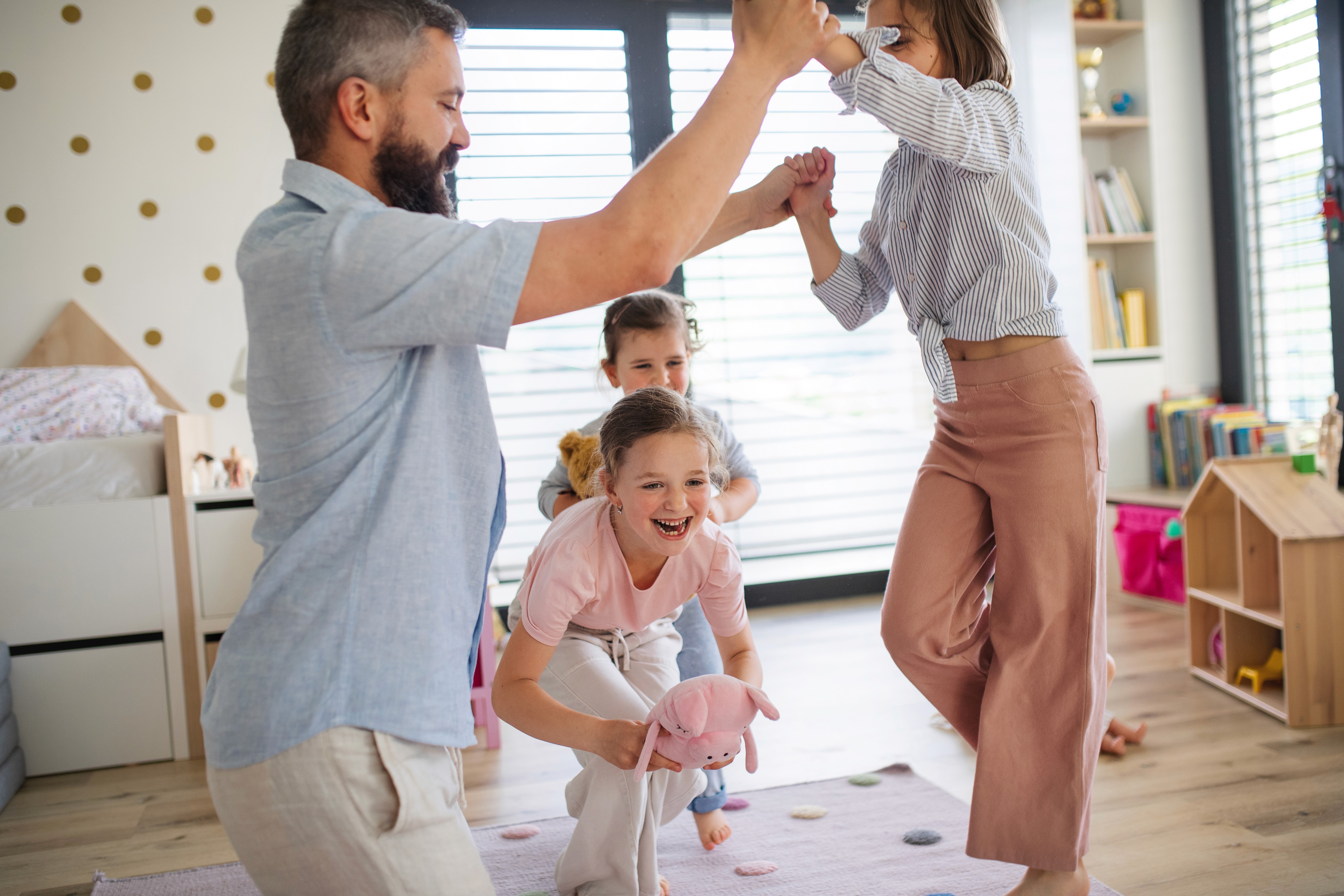 Kinder spielen drin