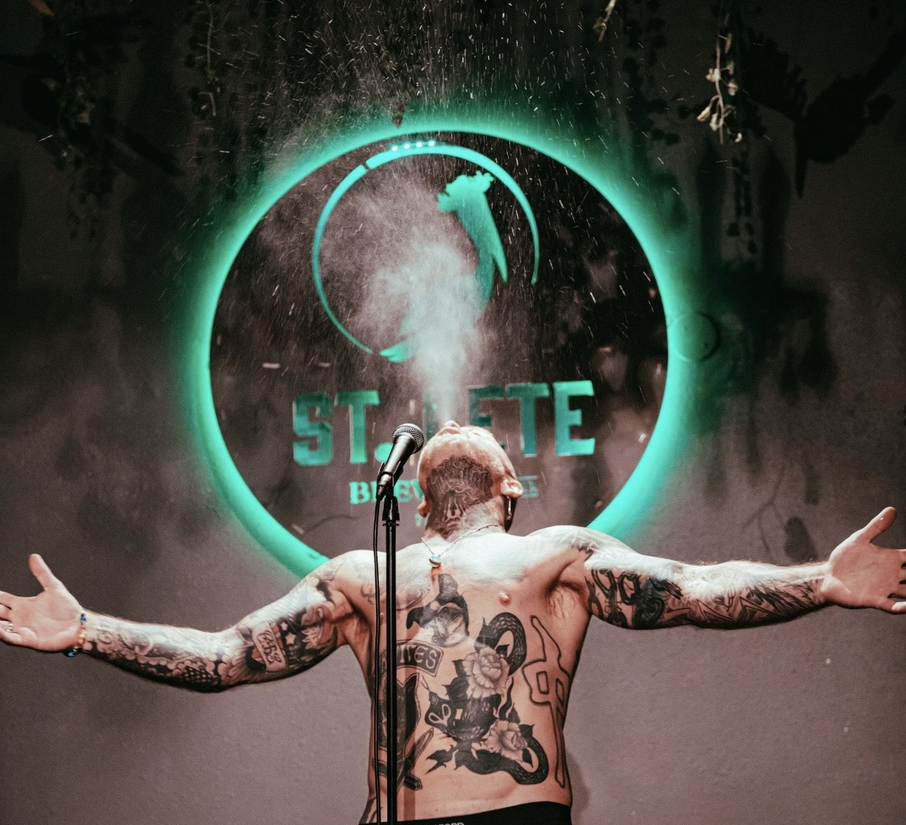 Jason Ellis stealing the show at St Pete Standup