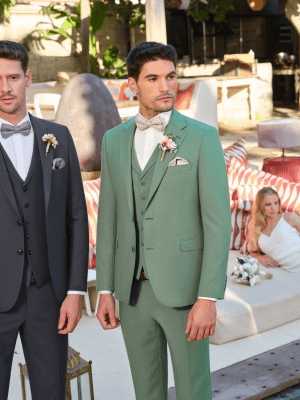 Vőlegények öltönyben