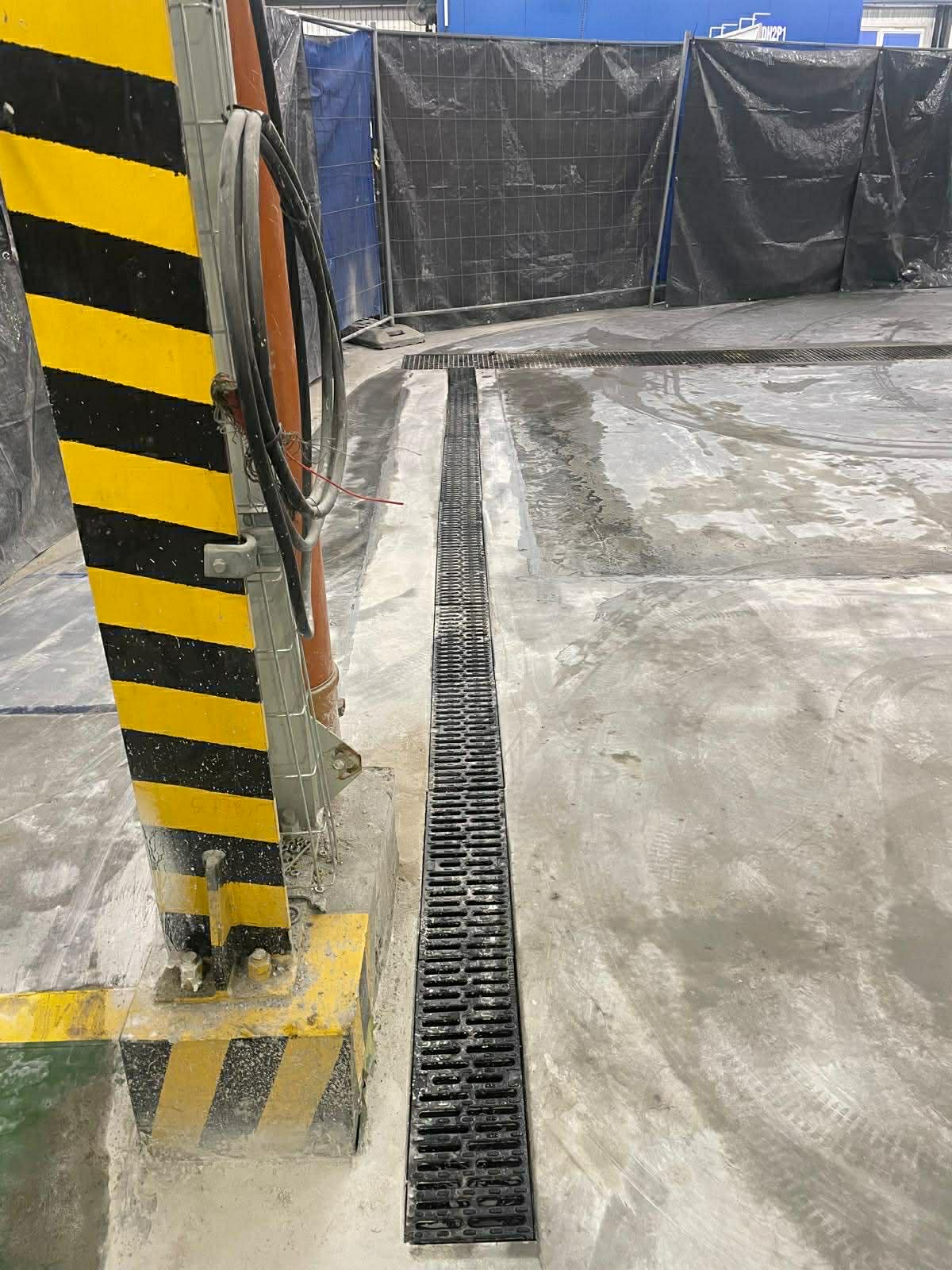 Wykonanie odwodnienia liniowego na hali Saint-Gobain
