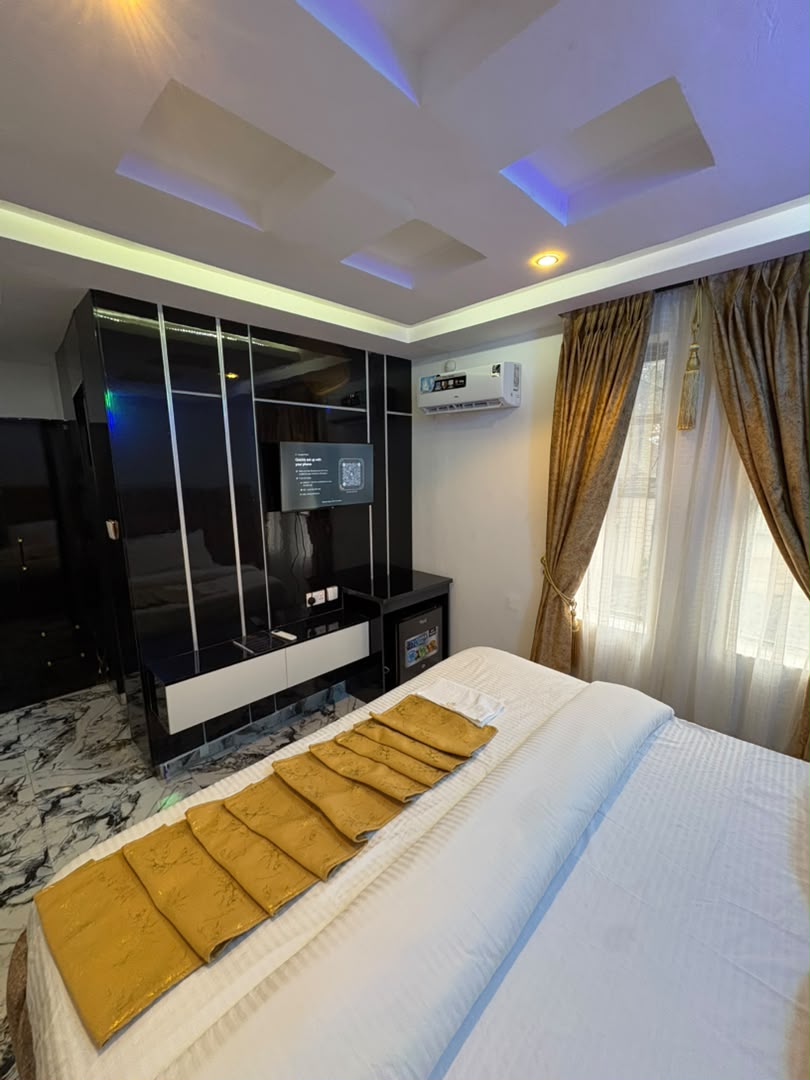 Authentic Exclusive Gold Coast Hotel & Suites photograph