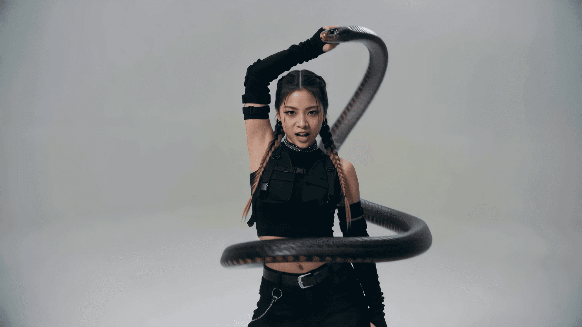 Mënez Feat Aira - Doce Veneno Produção audiovisual cinematográfica com IA — portfólio Mendonça X Kpop e Funk carioca